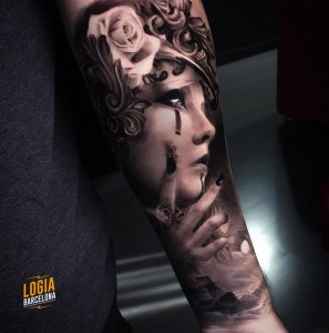 Tatuajes_mujer_realismo_Tobias_Agustini_Logia_Barcelona 